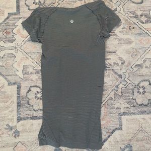 Lululemon Swifty Tee Black and White